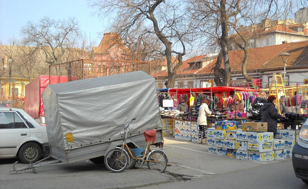 Тезге и бука испод прозора